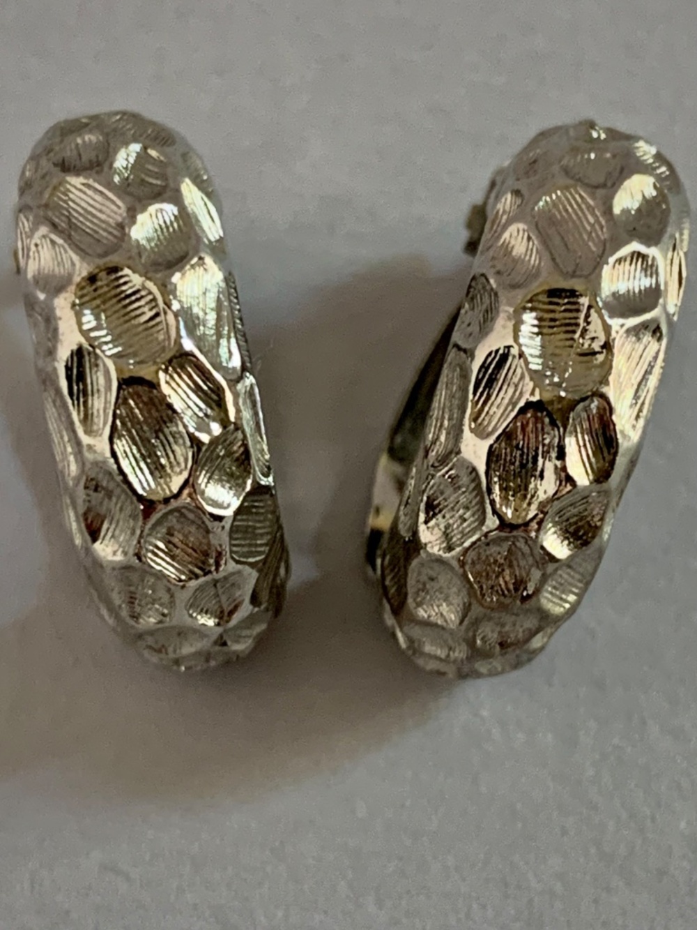 Vintage Judy Lee Hammered Light Gold Tone Hoop Clip Earrings